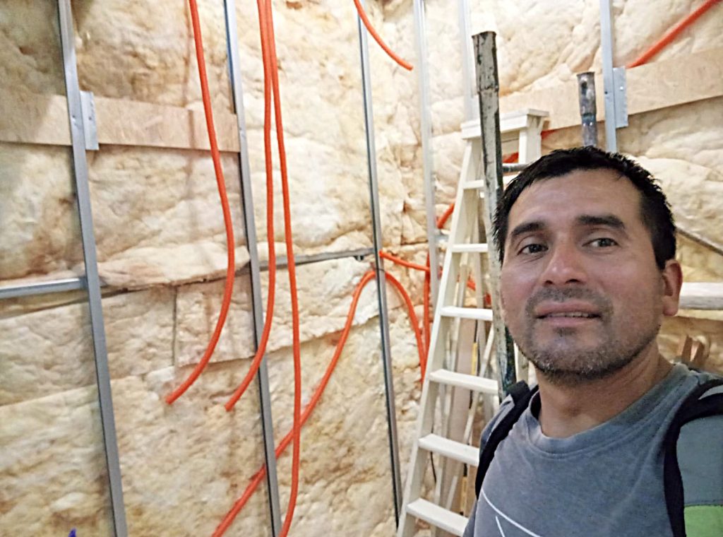 Albanil Miguel Ramos en construccion